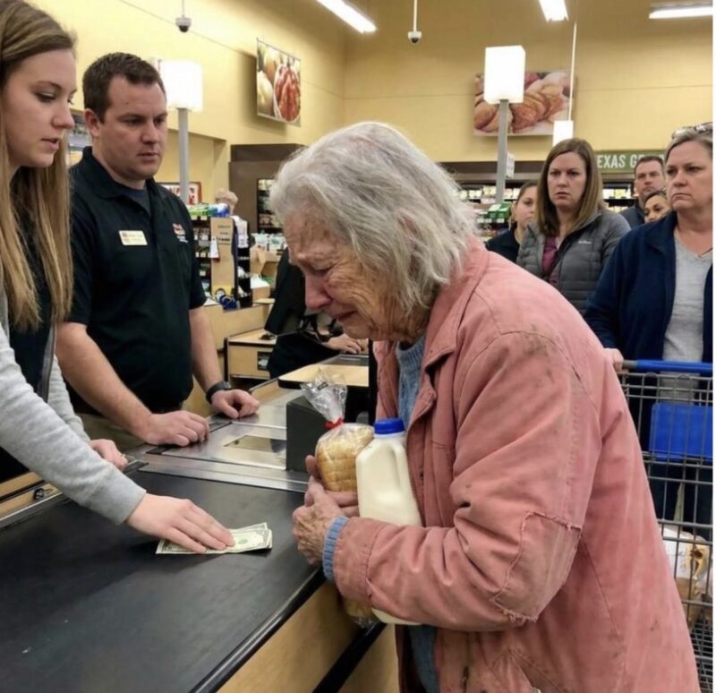 Ich habe für eine kämpfende Oma im Supermarkt bezahlt – drei Tage später, Die Angestellte kam mit ihrer letzten Bitte an meine Tür