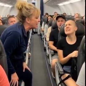 “Es ist mir egal, ob du krank bist – mein Kind kommt zuerst. Er verdient deinen Platz!” schrie sie. Was folgte, ließ das ganze Tor sprachlos zurück