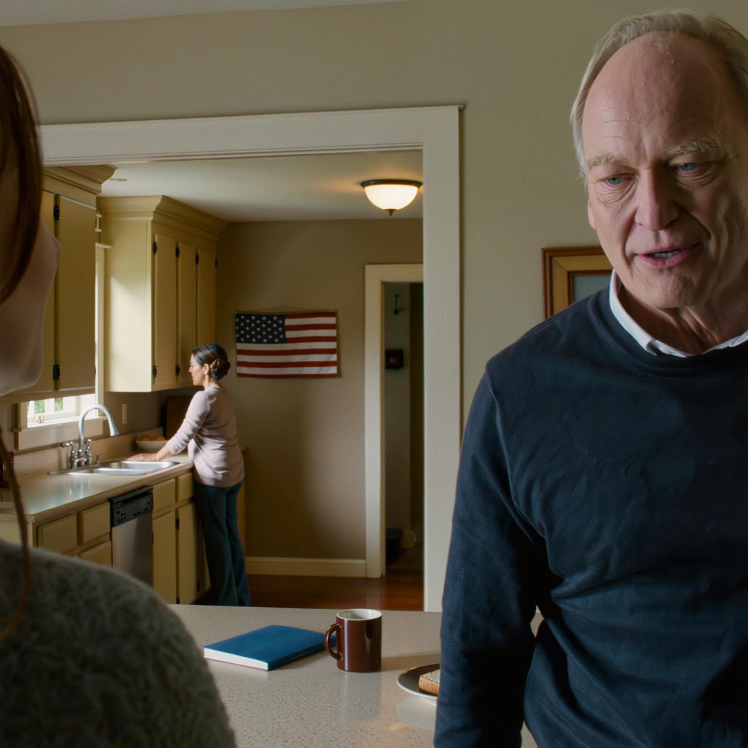 I 3 år ringede mine forældre for at ødelægge alle mine jobs, stemplede mig som “en straffeattest”; i 8 måneder på krisecenter sendte far en sms: “Kom hjem og undskyld, måske stopper jeg”… så kom en kvinde med min bedstemors mappe—