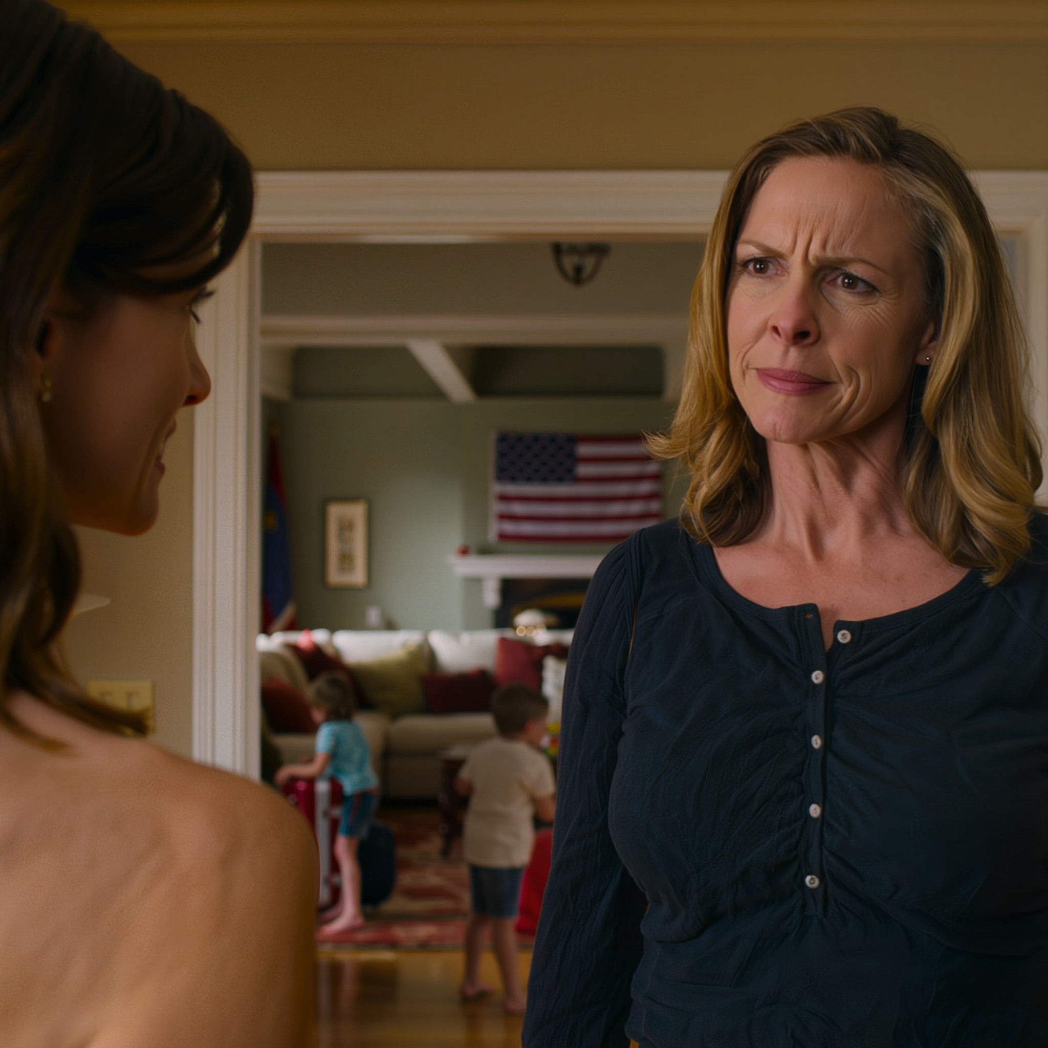 Hver jul tildelte mine forældre mig stille og roligt rollen som gratis babysitter, bare fordi “hun ikke har sin egen familie” – men i år, i det øjeblik jeg overhørte hele planen i køkkenet, bookede jeg stille og roligt en flyrejse til juleaften, og da min familie indså, at jeg var væk, føltes den sammenkomst ikke længere som en ferie.