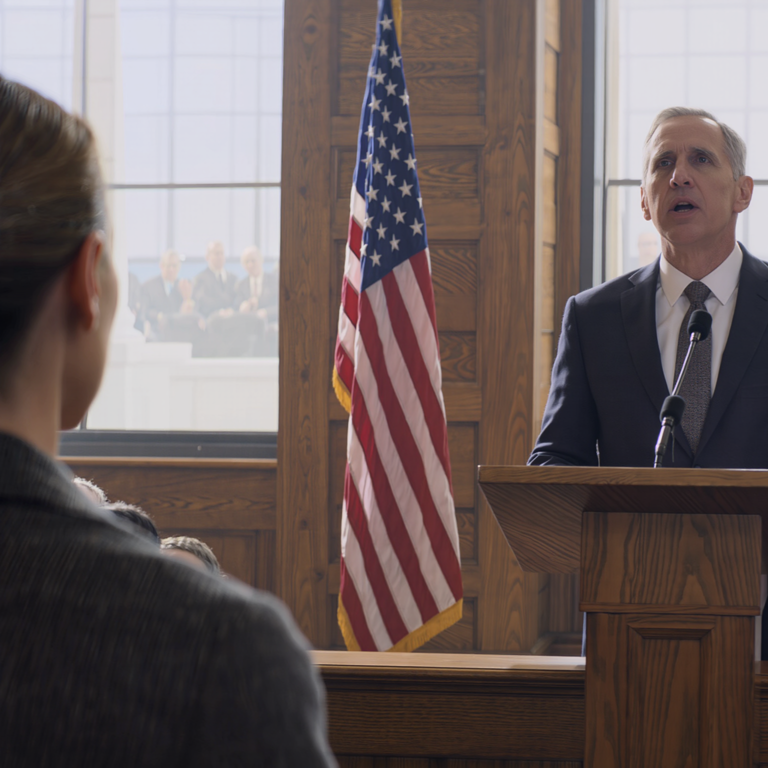 “Hun er mentalt inkompetent,” skreg min far i retten. Jeg forblev tavs. Dommeren lænede sig frem og spurgte: “Ved du virkelig ikke, hvem hun er?” Hans advokat frøs til. Fars ansigt blev blegt. Vent … hvad??