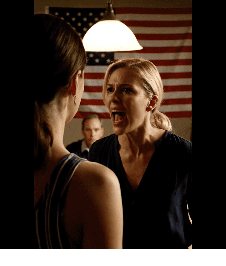 Egy csendes külvárosi hálaadási vacsorán a húgom hangosan kimondta: „Csak egy hiba voltál, amit kénytelenek voltunk megtartani”, anyukám bólintott, „igaza van”, apukám pedig hallgatott. Én csak annyit mondtam, hogy „Rendben”, majd egyetlen üzenet nélkül távoztam. Három héttel később „tökéletes családi összejövetel” témájú, összeillő ruhás fotókat tettek közzé „A család minden” felirattal. Azon az estén 17 nem fogadott hívás érkezett a húgomtól, és az üzenetrögzítője ezt suttogta: „Camille… a ház… Rosszul írtam alá.” – Hírek